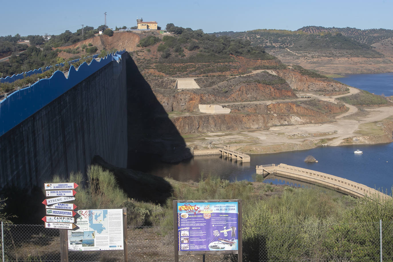 La sequía en el pantano de La Breña de Córdoba, en imágenes