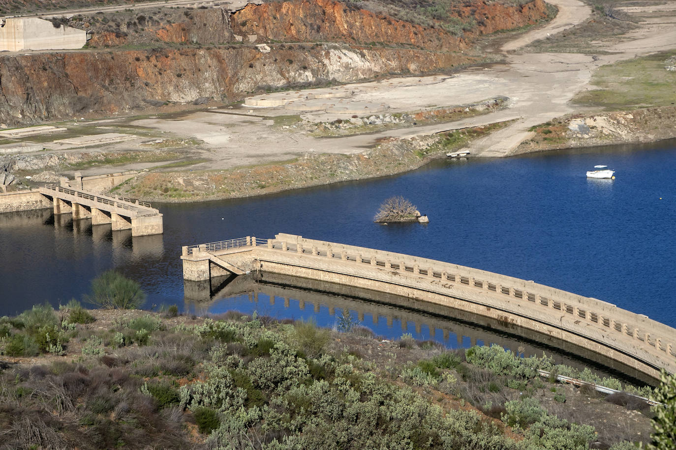 La sequía en el pantano de La Breña de Córdoba, en imágenes