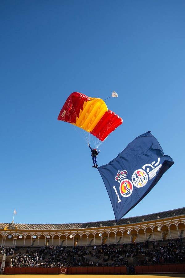 Jura de bandera en la plaza de toros de la Maestranza de Sevilla