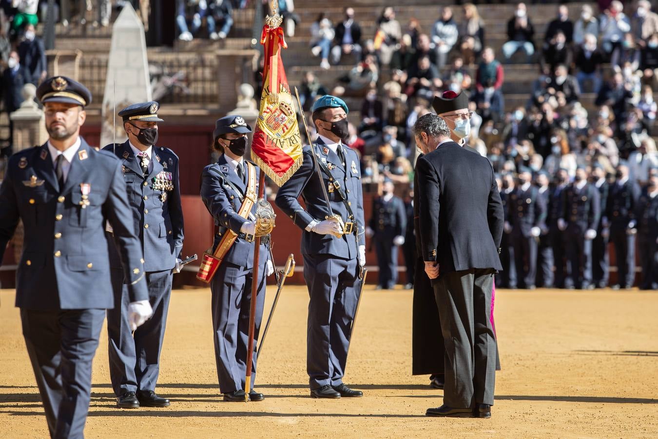 Jura de bandera en la plaza de toros de la Maestranza de Sevilla