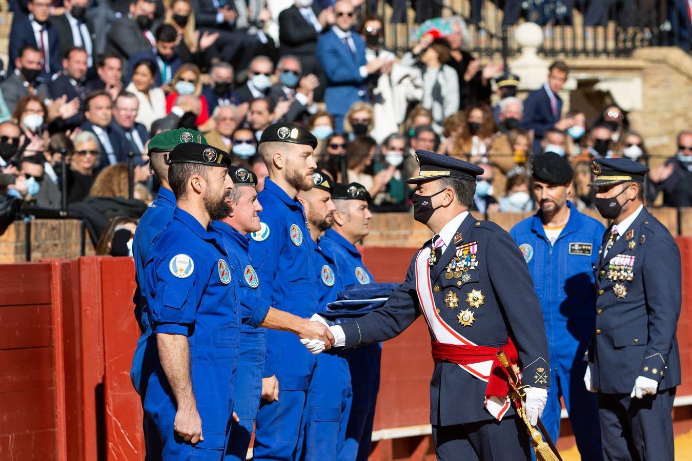 Jura de bandera en la plaza de toros de la Maestranza de Sevilla