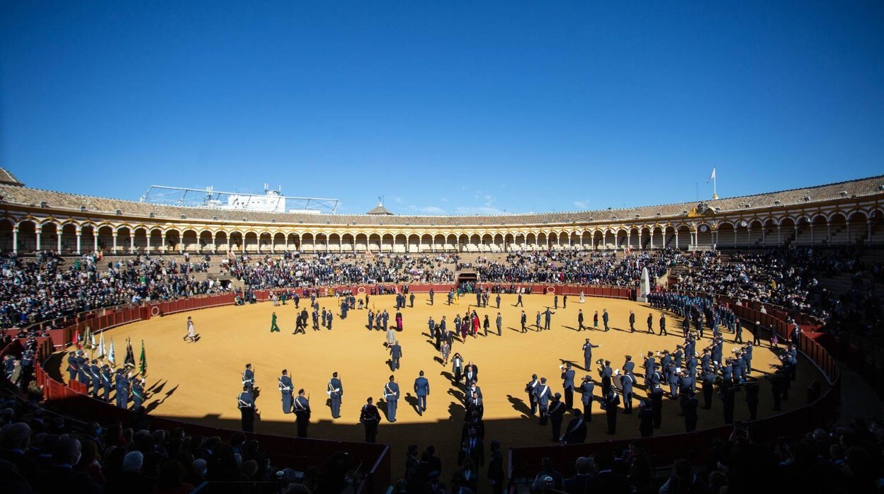 Sevilla rinde tributo a la enseña nacional en una multitudinara jura de bandera (y II)