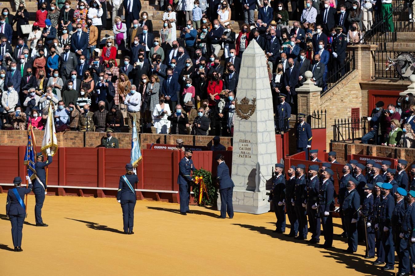 Jura de bandera en la plaza de toros de la Maestranza de Sevilla