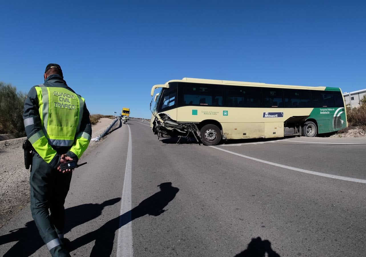 Fotos: Accidente de coche y autobús en La Barca de la Florida