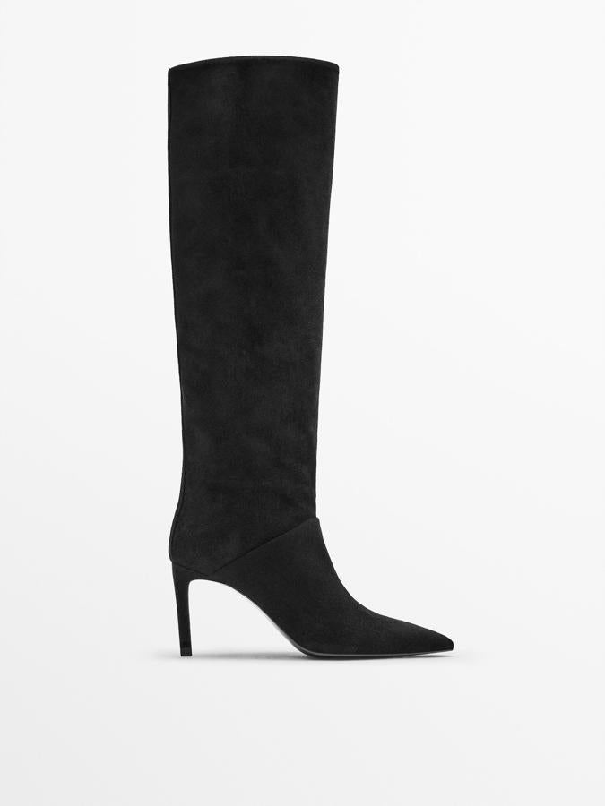 Bota de serraje en color negro con tacón fino y forro de piel de Massimo Dutti. Precio: 179 euros.