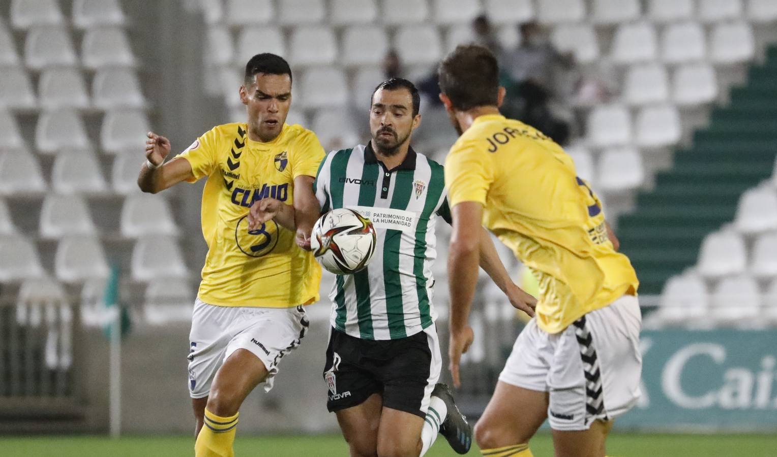 Las mejores imágenes y el ambiente en la grada del Córdoba CF - CD Ebro