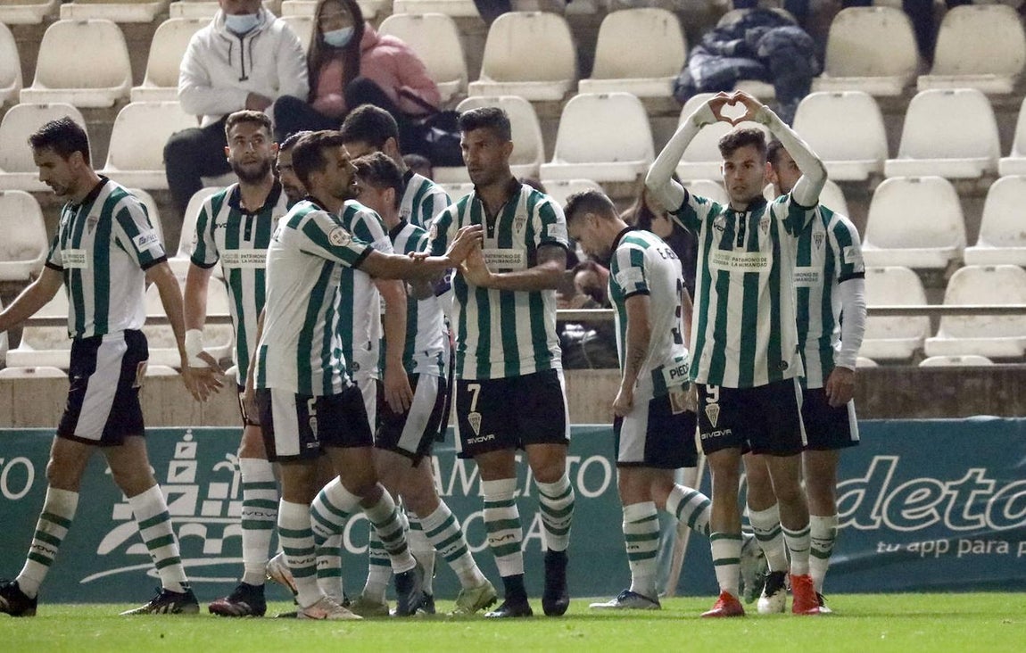 Las mejores imágenes y el ambiente en la grada del Córdoba CF - CD Ebro