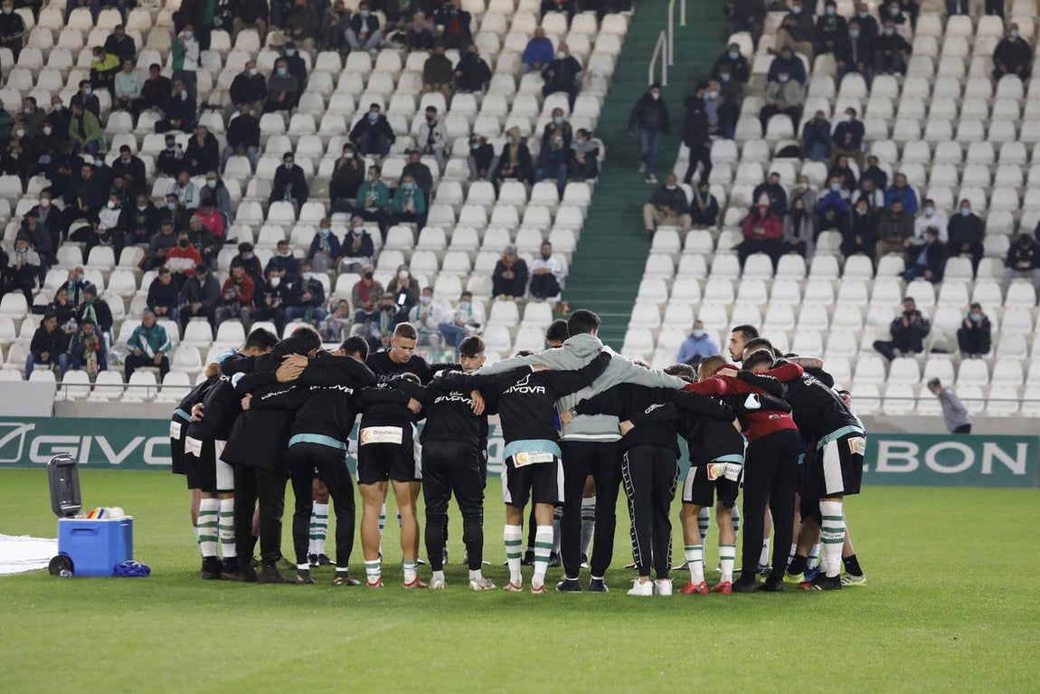 Las mejores imágenes y el ambiente en la grada del Córdoba CF - CD Ebro