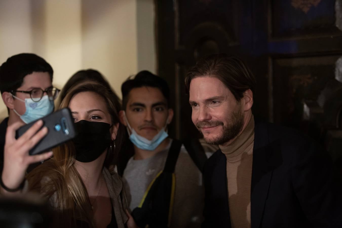 Daniel Brühl recibe el Premio Ciudad de Sevilla, en imágenes