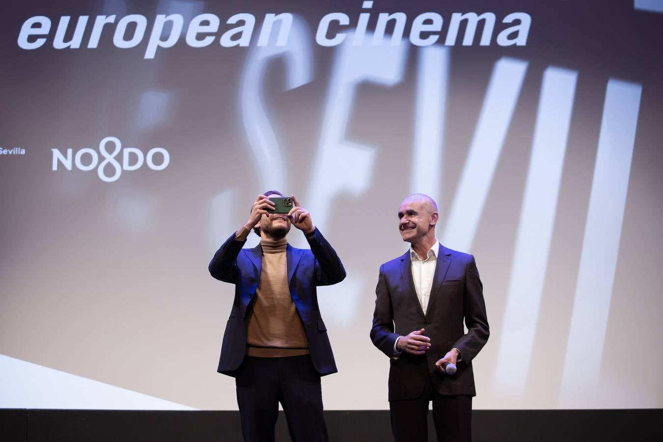 Daniel Brühl recibe el Premio Ciudad de Sevilla, en imágenes