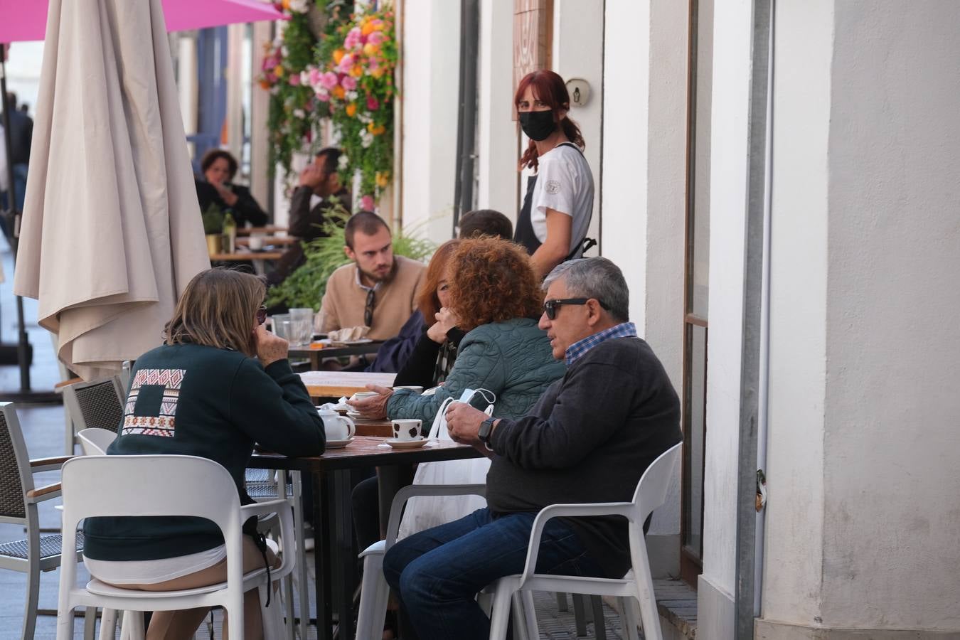 Los comercios de los cascos históricos recobran algo de pulso