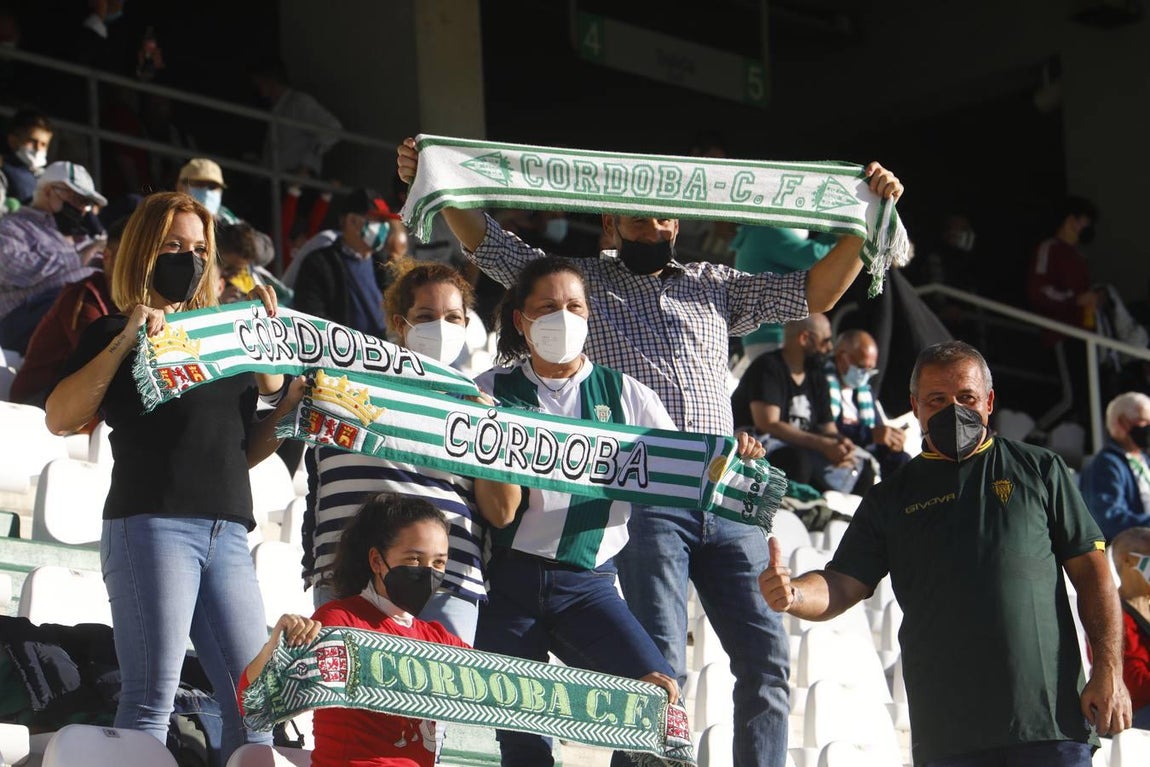 La grada del Córdoba-Cacereño, en imágenes