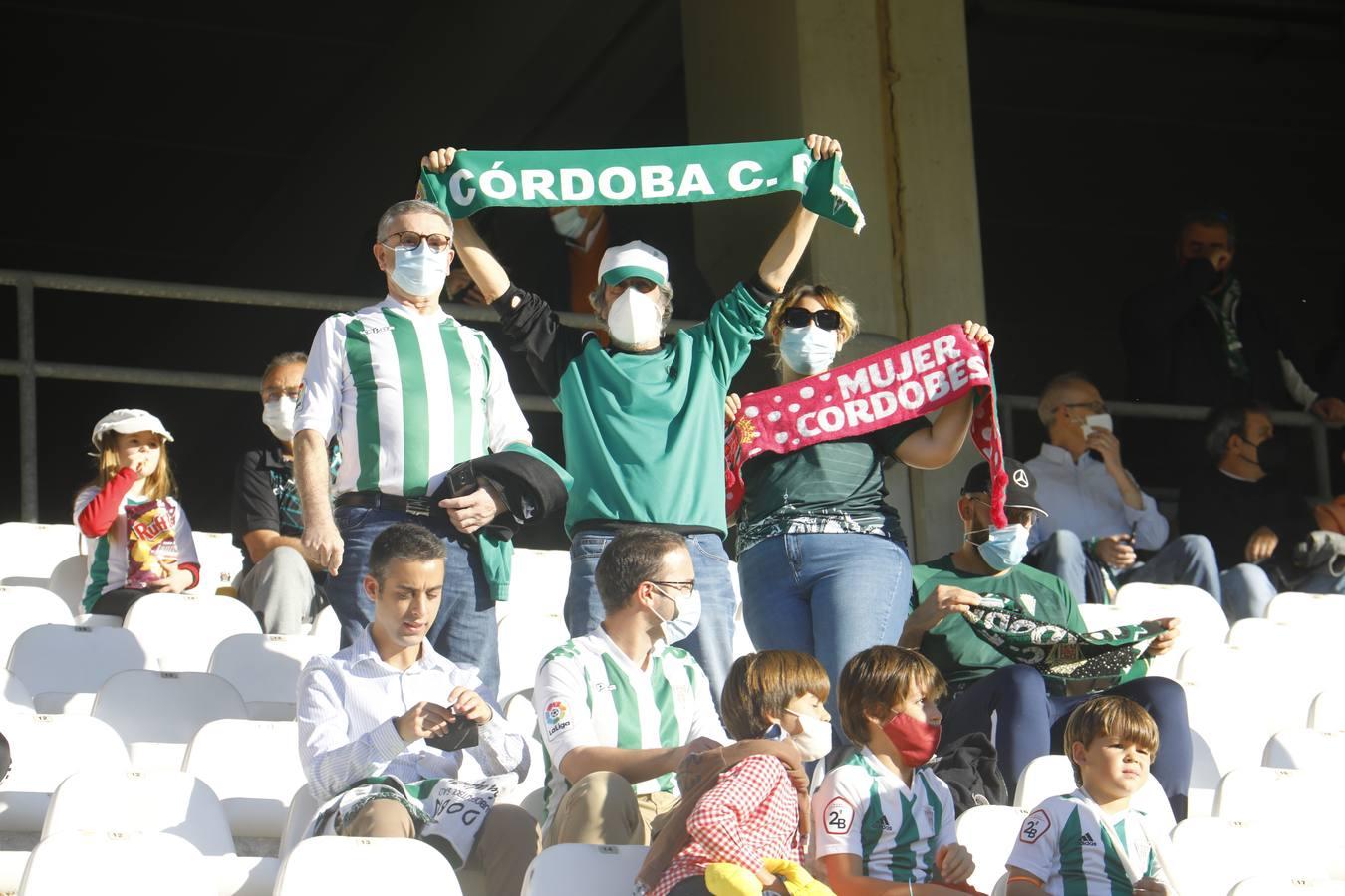 La grada del Córdoba-Cacereño, en imágenes