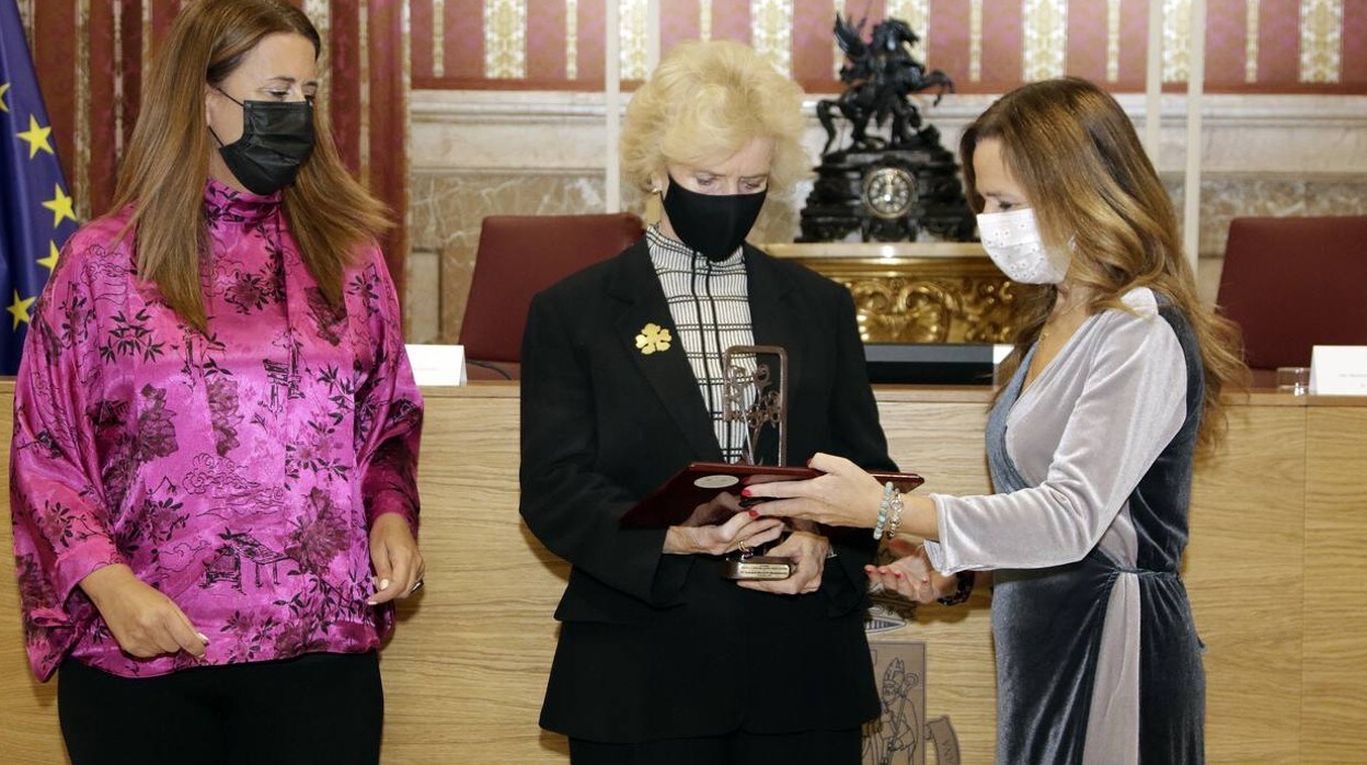 Soledad Becerril recibe el VII Premio contra el Terrorismo Alberto Jiménez-Becerril
