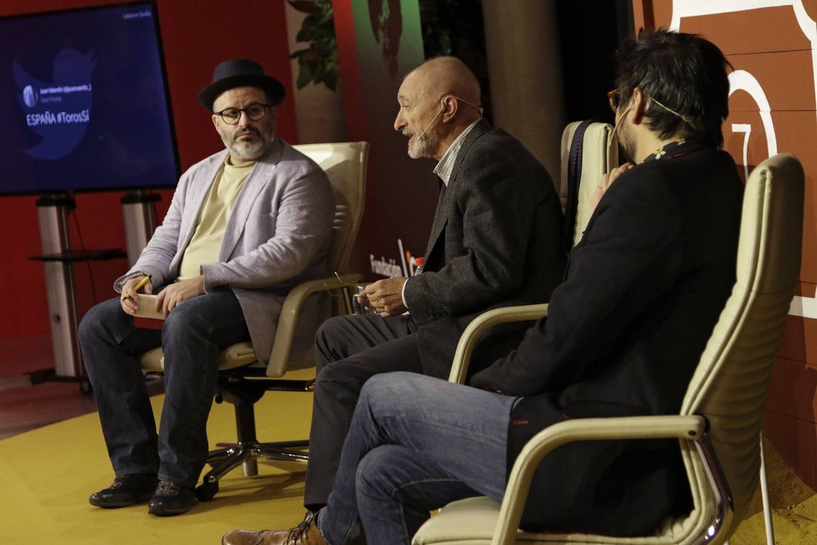 En imágenes, &#039;Toros sí, toros no: ¿cultura, tradición o barbarie?&#039; en el ciclo &#039;Letras de Sevilla&#039;