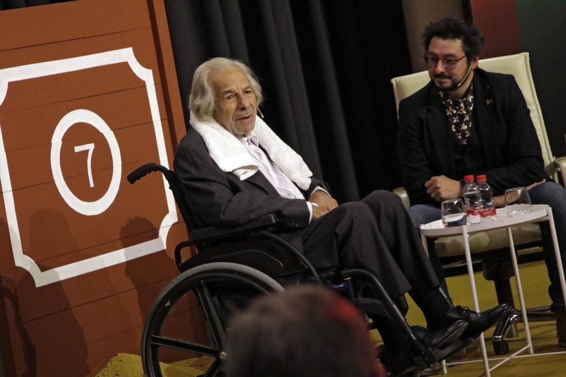 En imágenes, &#039;Toros sí, toros no: ¿cultura, tradición o barbarie?&#039; en el ciclo &#039;Letras de Sevilla&#039;