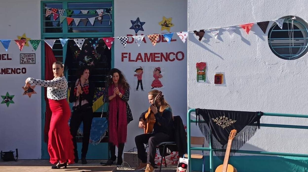 Fotos: El día del Flamenco en la Escuela Infantil Las Dunas