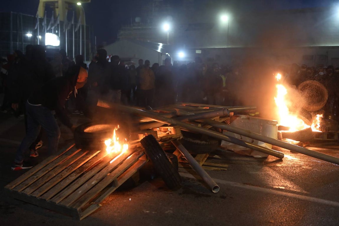 Fotos: La Policía actúa en la protesta del Metal en Cádiz