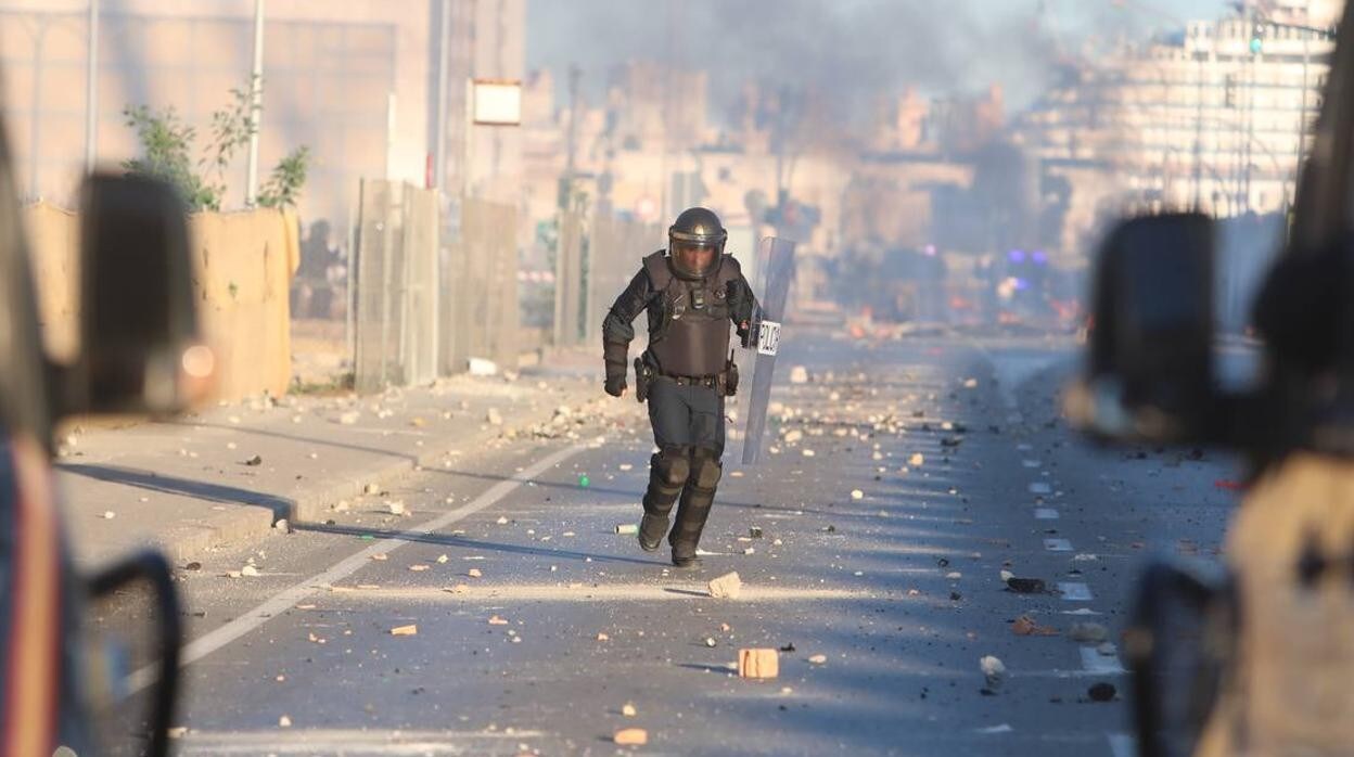 Fotos: La Policía actúa en la protesta del Metal en Cádiz