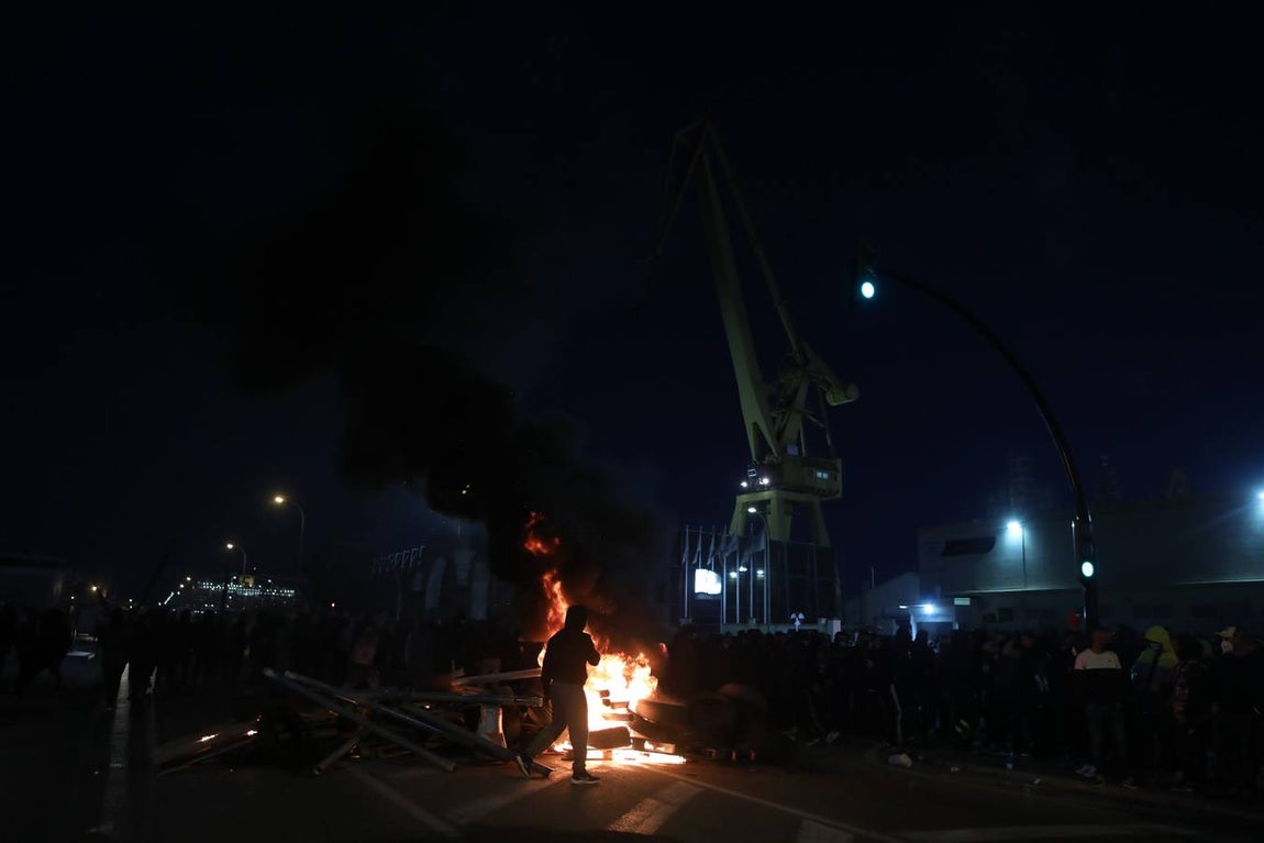 Fotos: La Policía actúa en la protesta del Metal en Cádiz