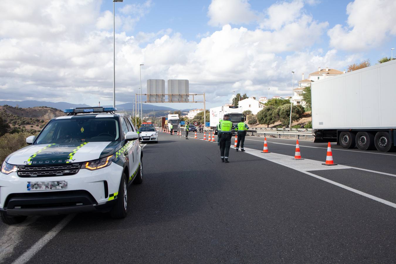 Piquetes cortan la carretera que comunica con el hospital de la Línea de la Concepción