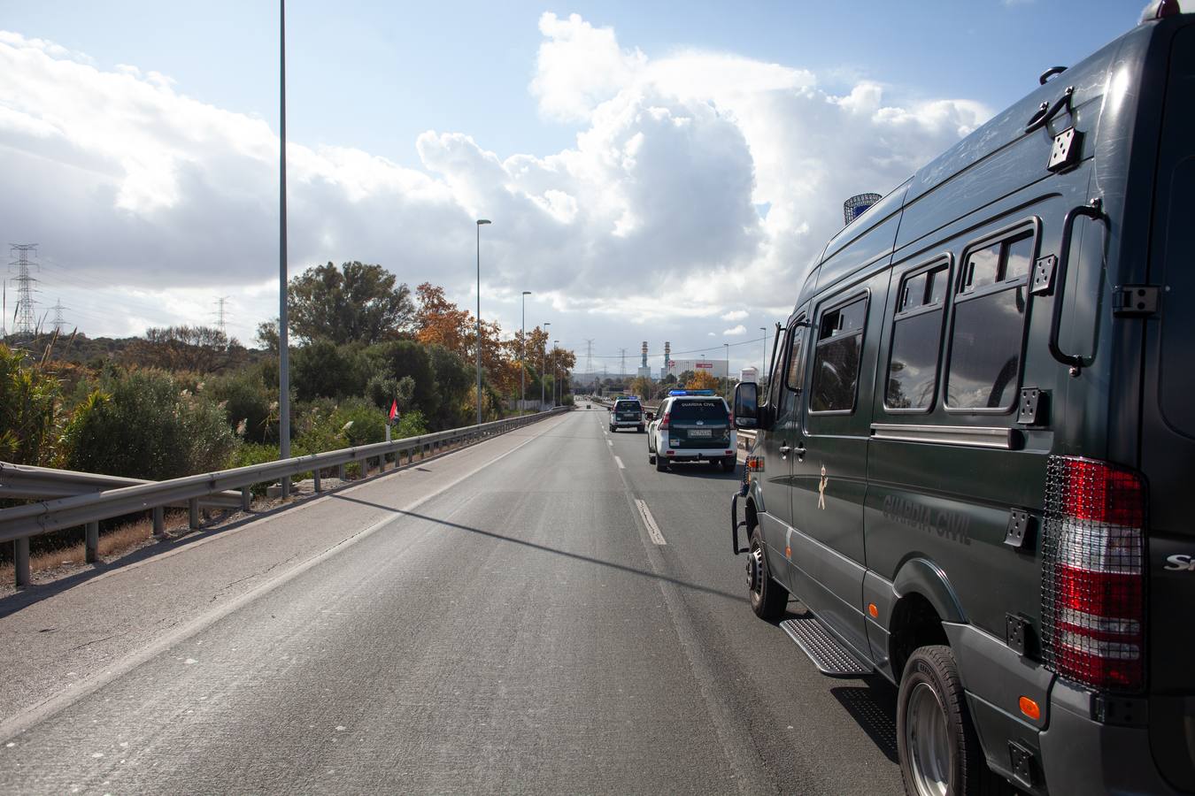 Piquetes cortan la carretera que comunica con el hospital de la Línea de la Concepción