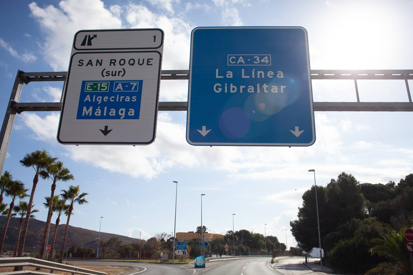 Piquetes cortan la carretera que comunica con el hospital de la Línea de la Concepción