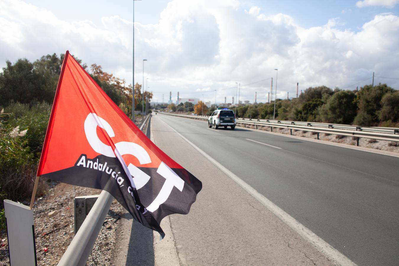 Piquetes cortan la carretera que comunica con el hospital de la Línea de la Concepción