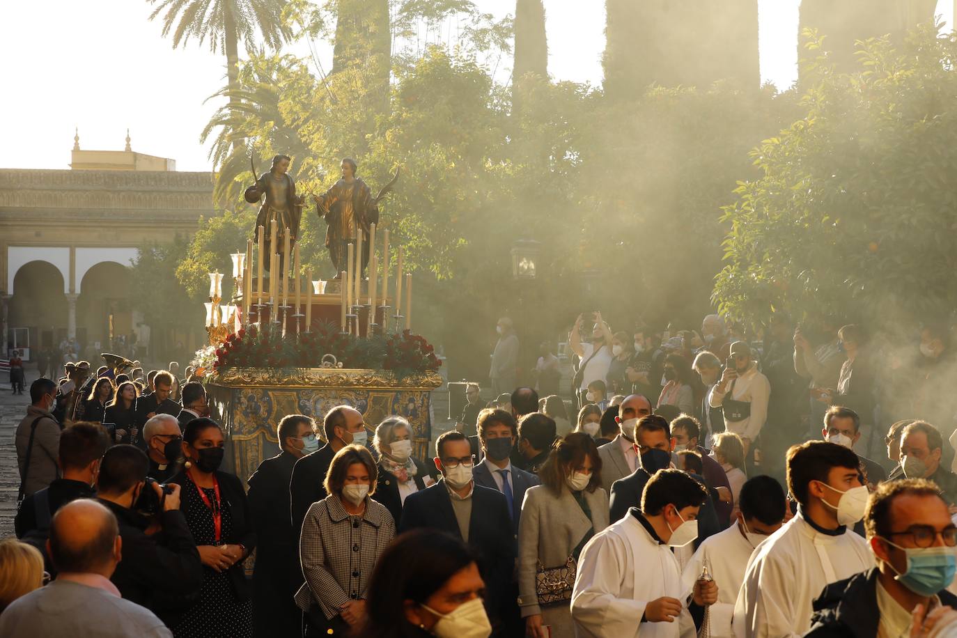 La procesión de San Acisclo y Santa Victoria, patronos de Córdoba, en imágenes