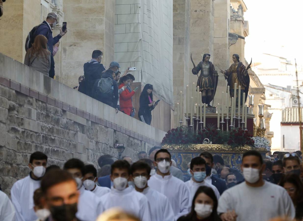 La procesión de San Acisclo y Santa Victoria, patronos de Córdoba, en imágenes