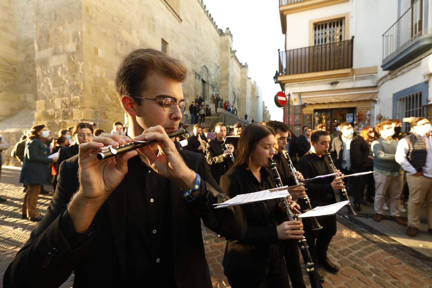 La procesión de San Acisclo y Santa Victoria, patronos de Córdoba, en imágenes