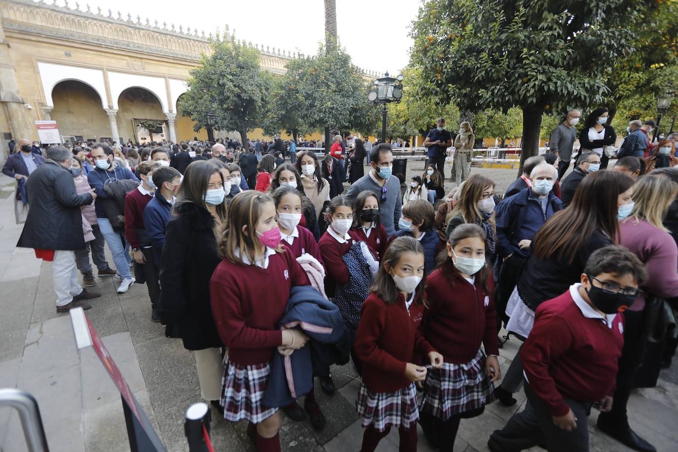 La procesión de San Acisclo y Santa Victoria, patronos de Córdoba, en imágenes