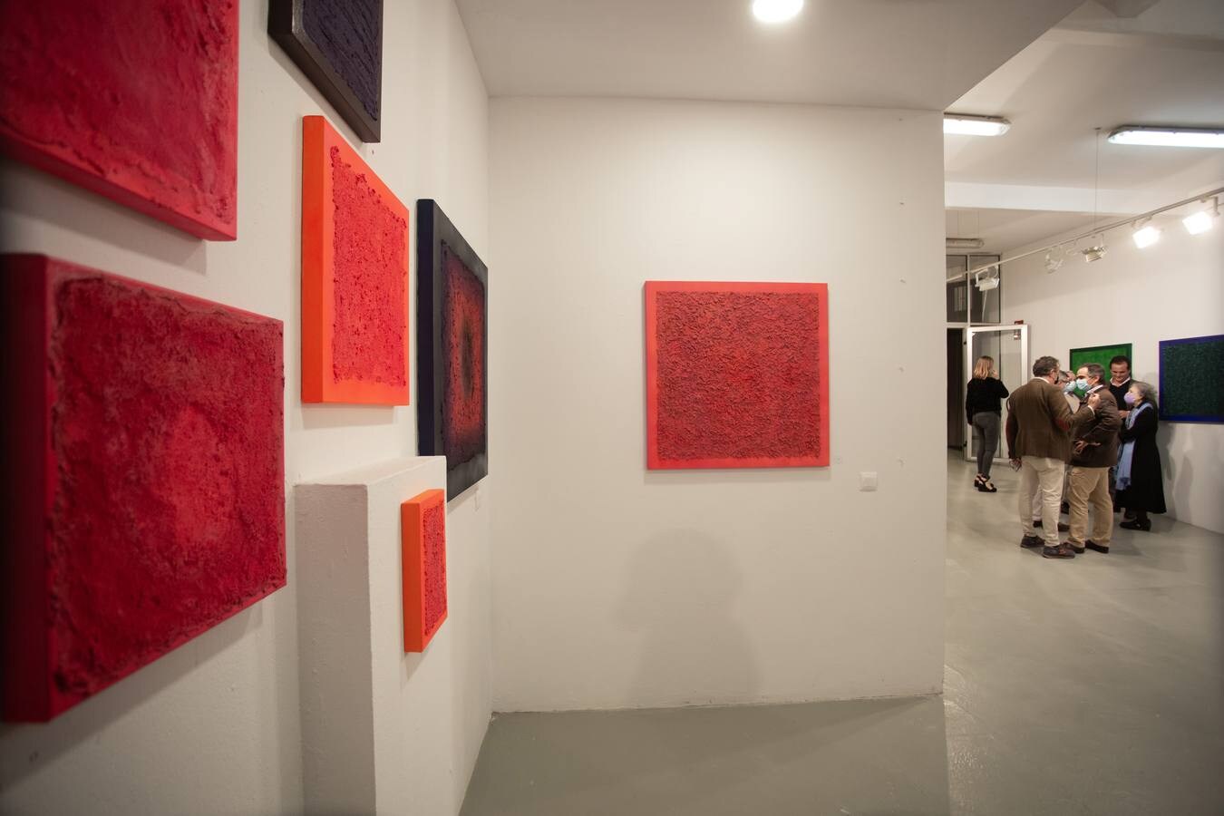 En imágenes, primera exposición individual de Isabel Valdecasas en Sevilla