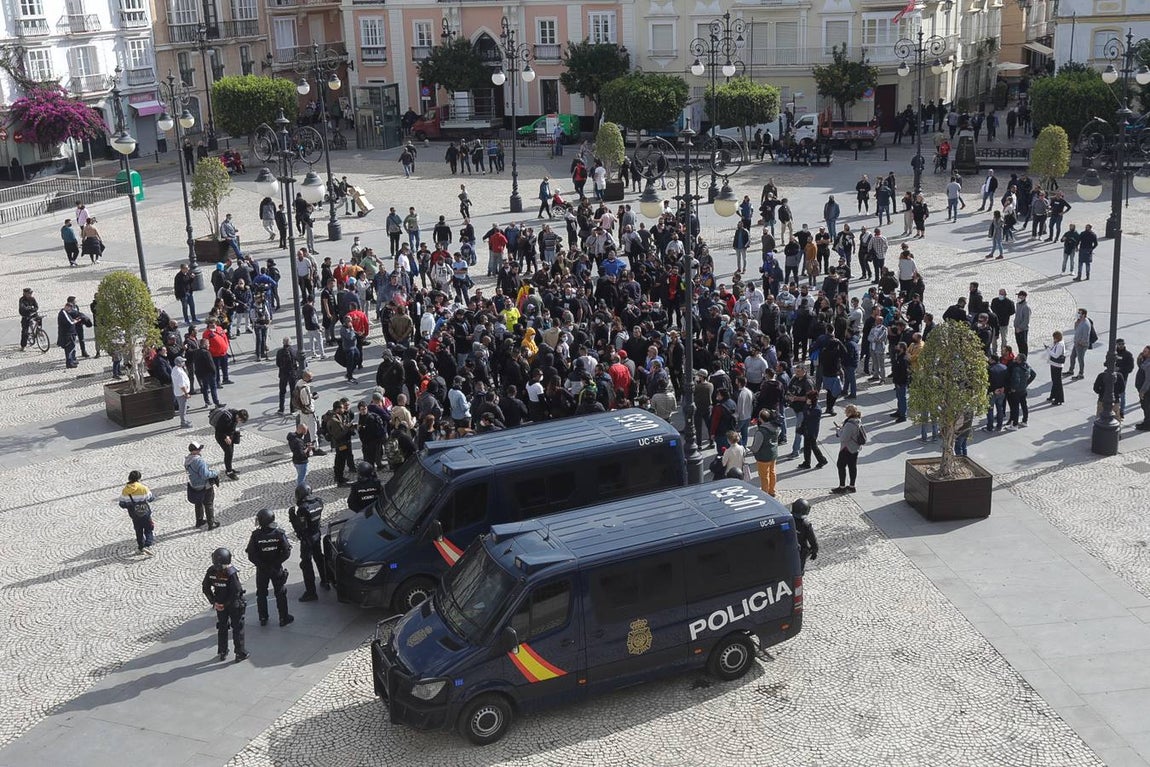 FOTOS: La huelga del Metal del jueves siembra el caos circulatorio en Cádiz por el movimiento de los piquetes
