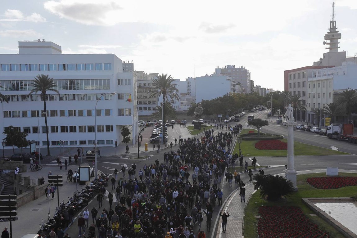 FOTOS: La huelga del Metal del jueves siembra el caos circulatorio en Cádiz por el movimiento de los piquetes