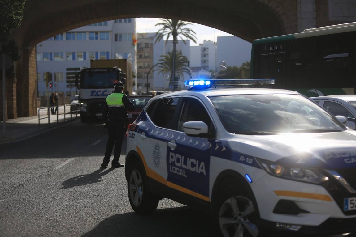 FOTOS: La huelga del Metal del jueves siembra el caos circulatorio en Cádiz por el movimiento de los piquetes