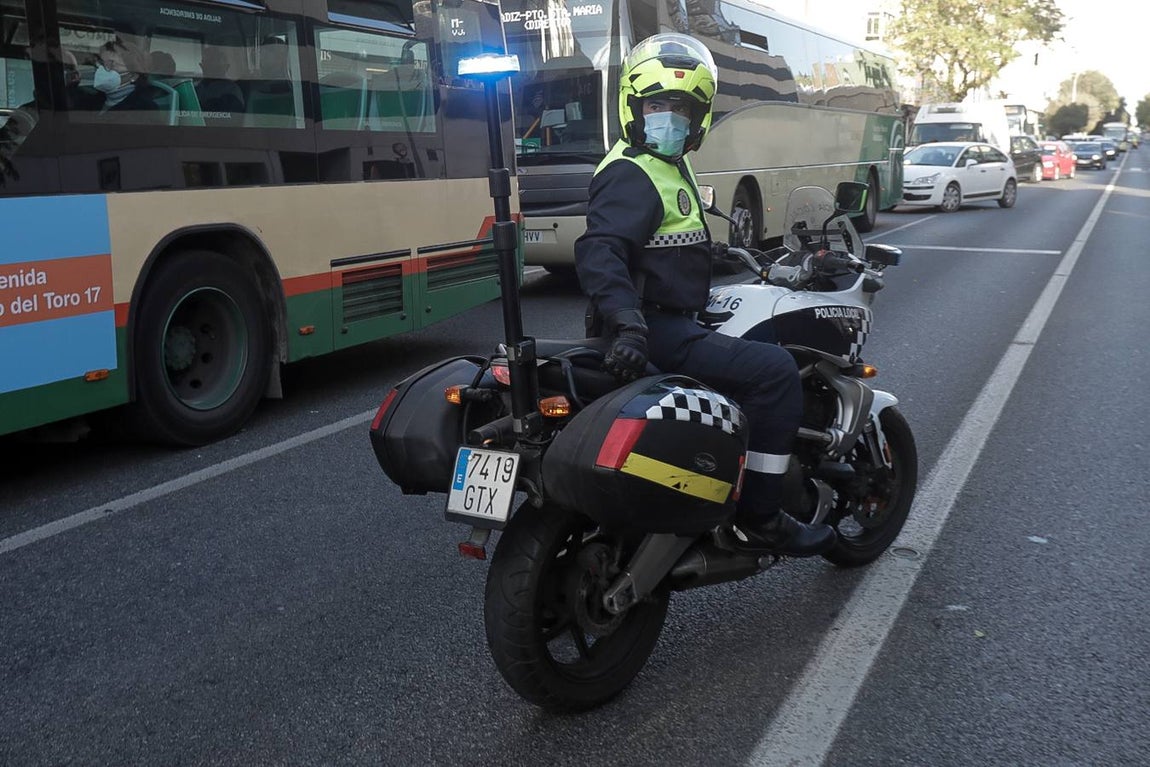 FOTOS: La huelga del Metal del jueves siembra el caos circulatorio en Cádiz por el movimiento de los piquetes