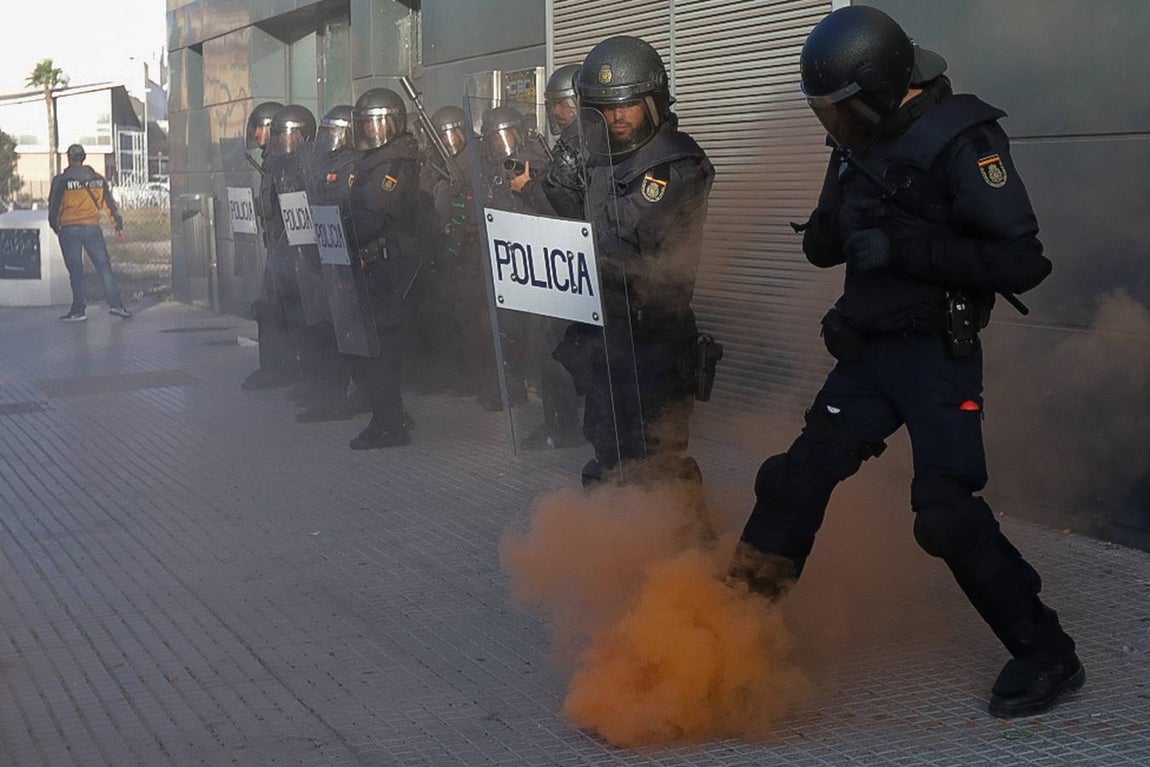 FOTOS: La huelga del Metal del jueves siembra el caos circulatorio en Cádiz por el movimiento de los piquetes