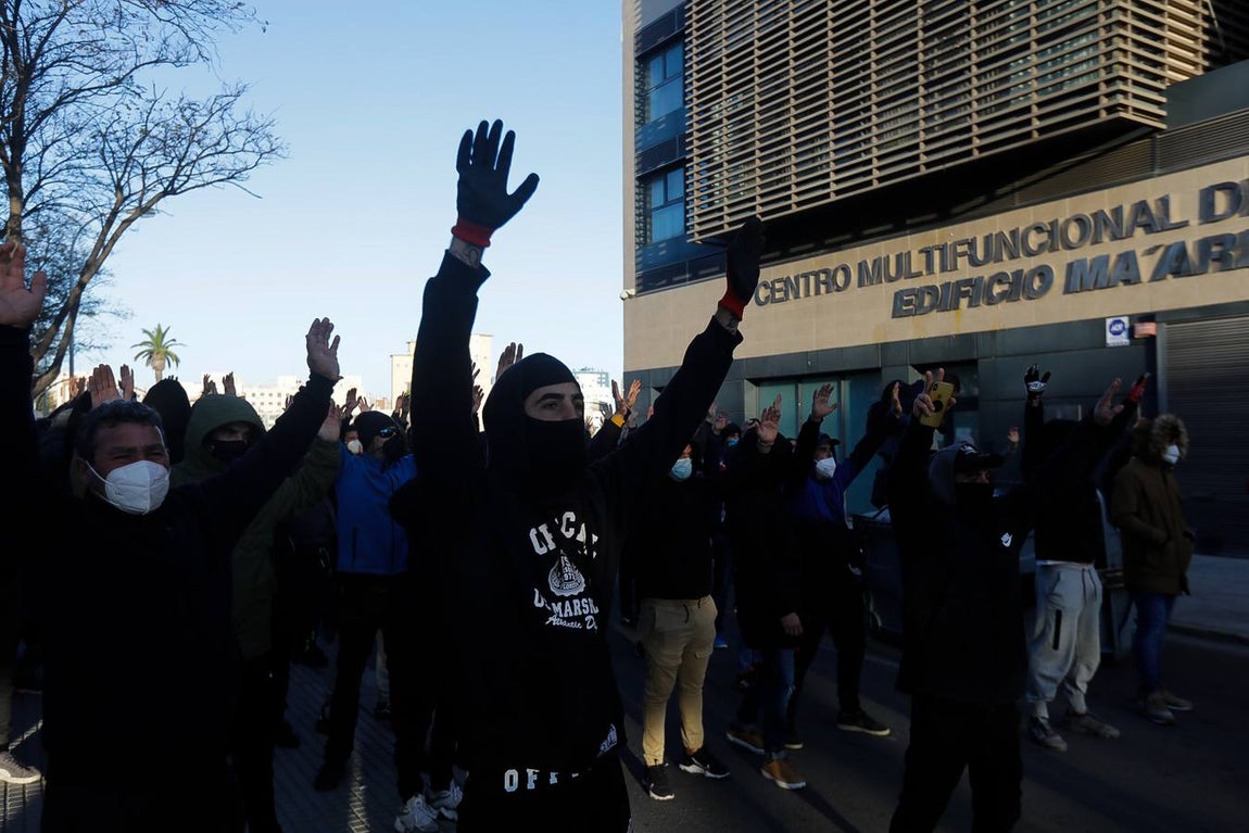 FOTOS: La huelga del Metal del jueves siembra el caos circulatorio en Cádiz por el movimiento de los piquetes