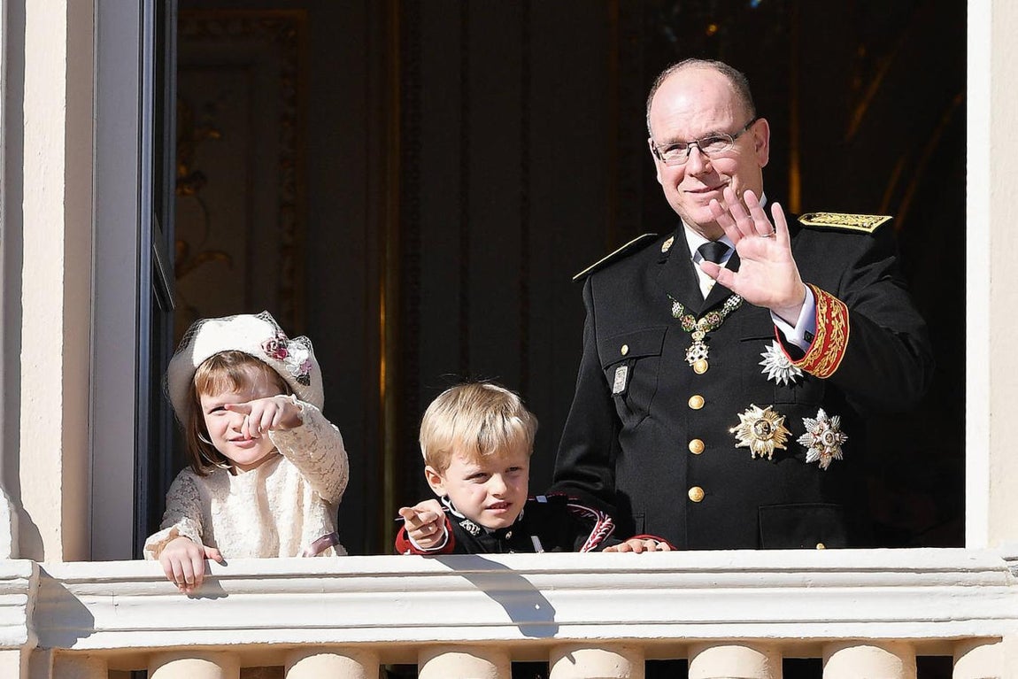 Los Grimaldi arropan al Príncipe Alberto en ausencia de Charlene, en imágenes