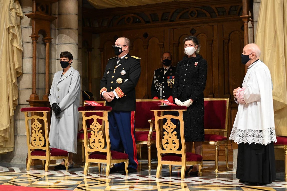 Los Grimaldi arropan al Príncipe Alberto en ausencia de Charlene, en imágenes