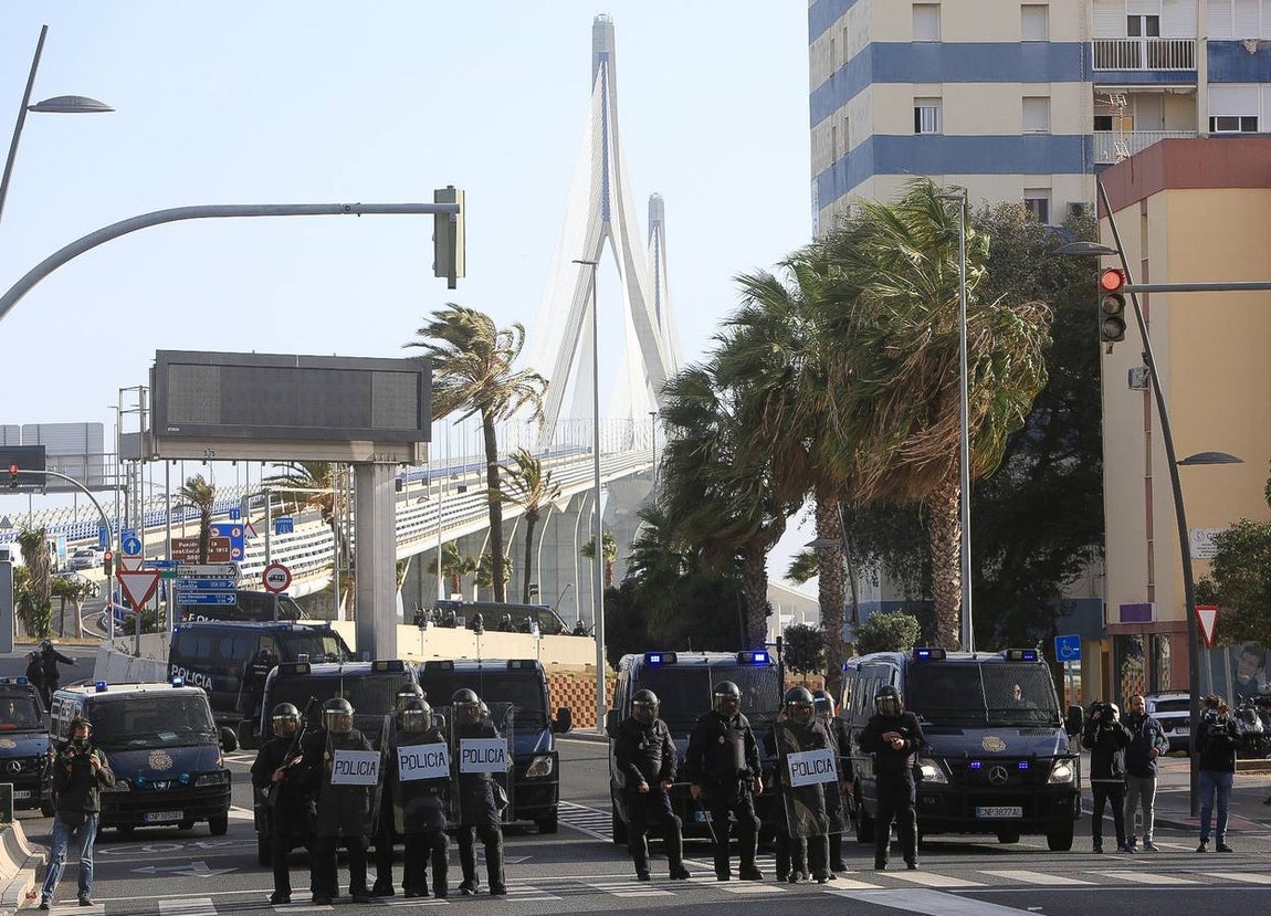 Cuarto día de altercados en Cádiz por la huelga del metal