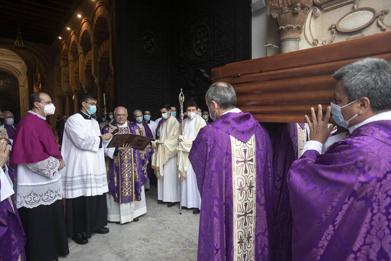 El funeral de Manuel Nieto Cumplido en la Catedral de Córdoba, en imágenes