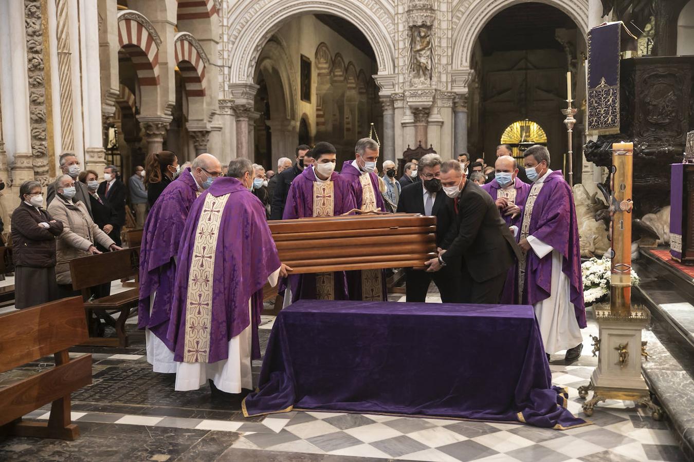 El funeral de Manuel Nieto Cumplido en la Catedral de Córdoba, en imágenes