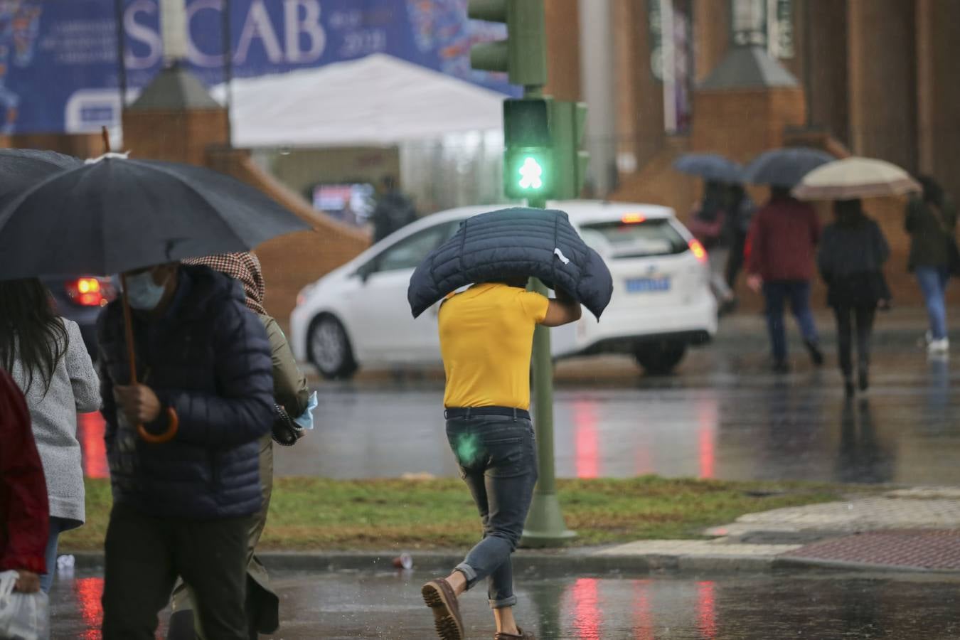 Intensa tormenta que ha descargado en Sevilla a partir de las cuatro de la tarde