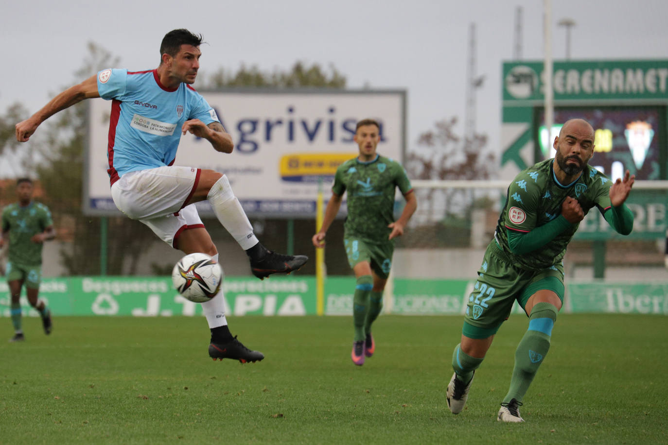 La decepción en el Córdoba CF tras caer ante el Villanovense, en imágenes