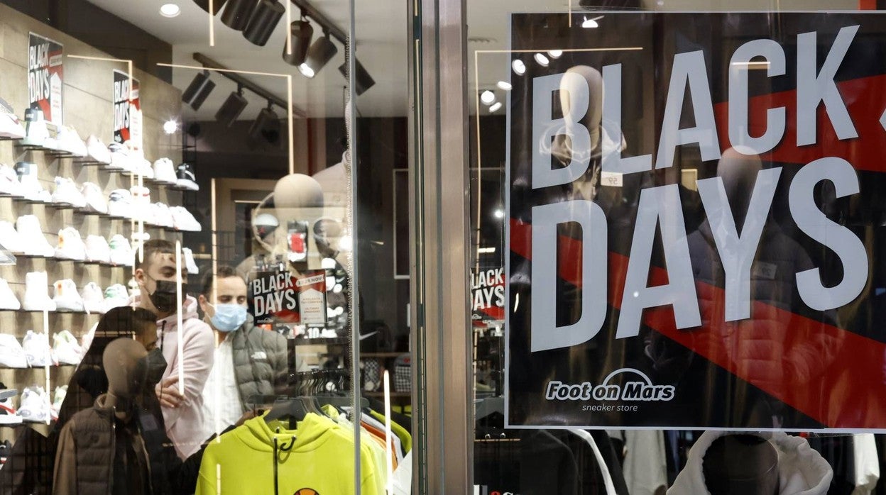 Black Friday 2021: Sevilla se tiñe de negro