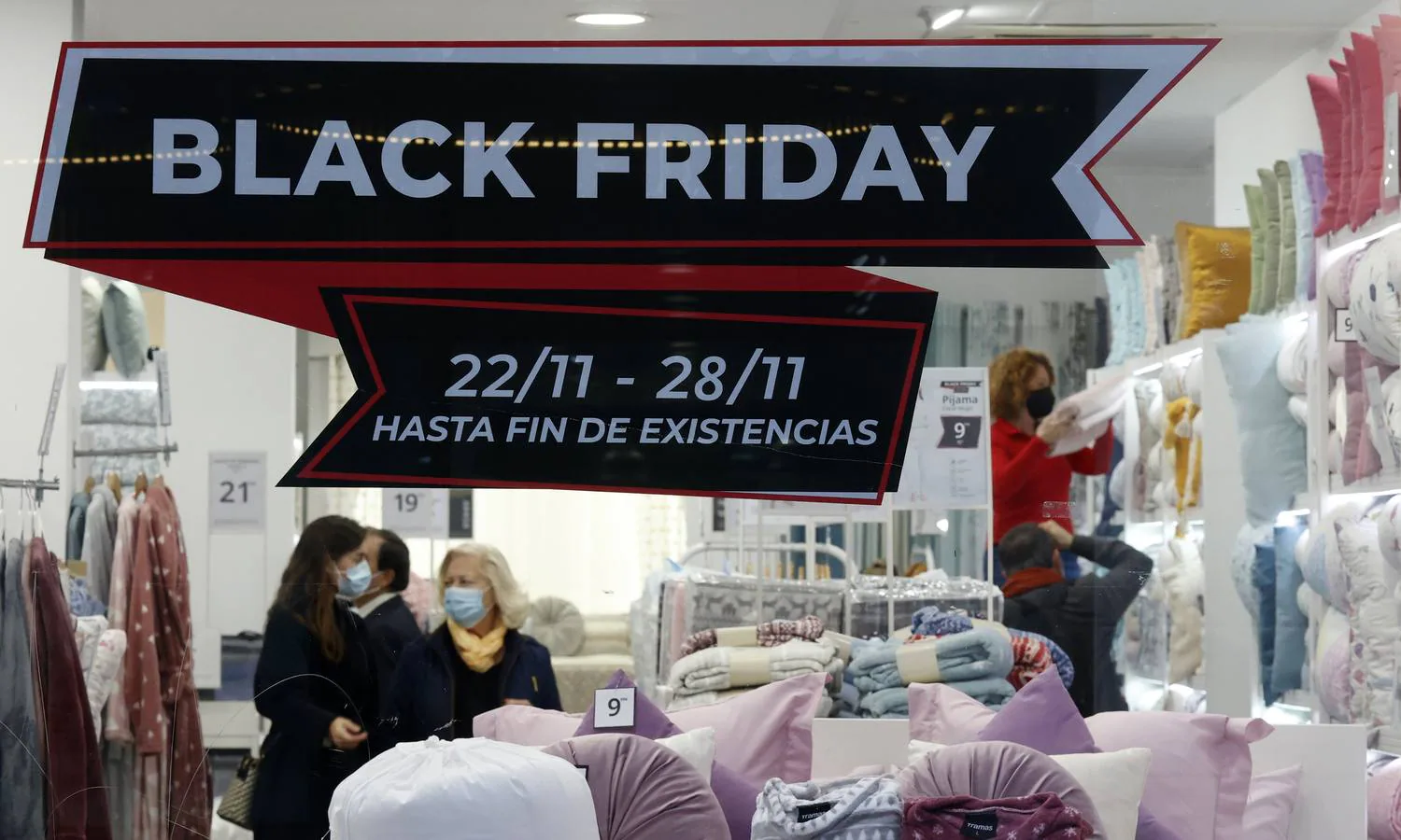 Black Friday 2021: Sevilla se tiñe de negro