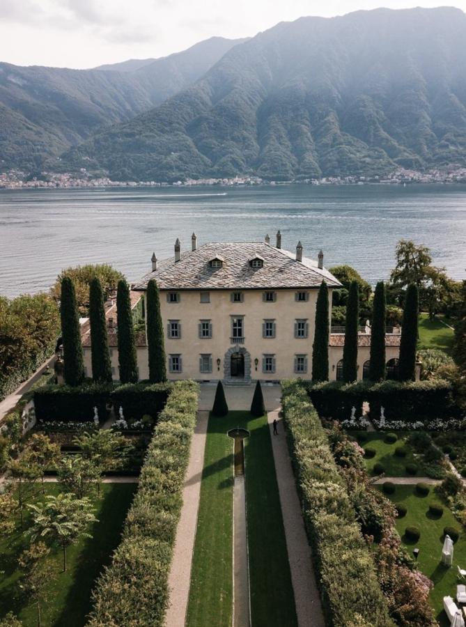 La mansión de Gucci que se alquila en Airbnb. Villa Balbiano se podrá alquilar el 30 de marzo y el plazo de reserva se abre el 6 de diciembre, por lo que los que deseen hacerse con ella tendrán que ser rápidos en el momento en el que salga la oferta.