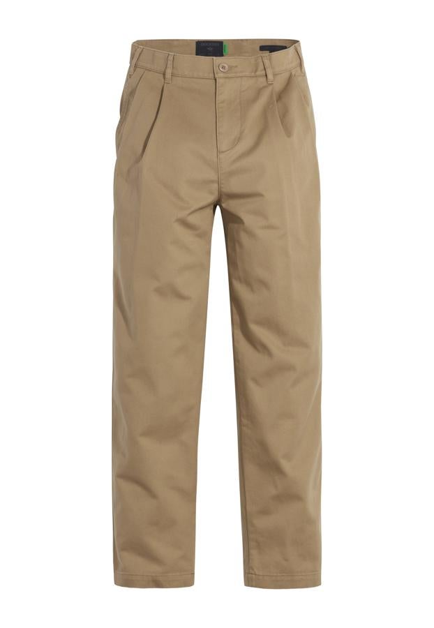 Dockers - Básicos para renovar el armario en el Black Friday. Pantalón chino Original Khaki mid rise, de Dockers. La marca ofrecerá el 25% de descuento en productos seleccionados. Precio: rebajado de109€ a 81,75€.